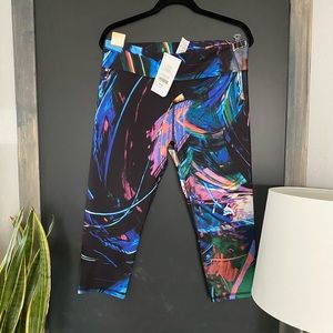 NWT Fabletics Salar Capri Leggings holographic